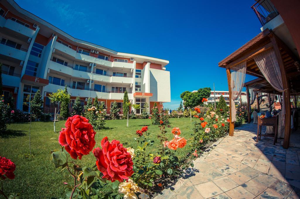 Privillege Fort Noks Beach Apartments Elenite Bagian luar foto